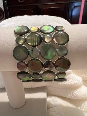 Iridescent Green Pearl Disc Stones Cuff Bracelet